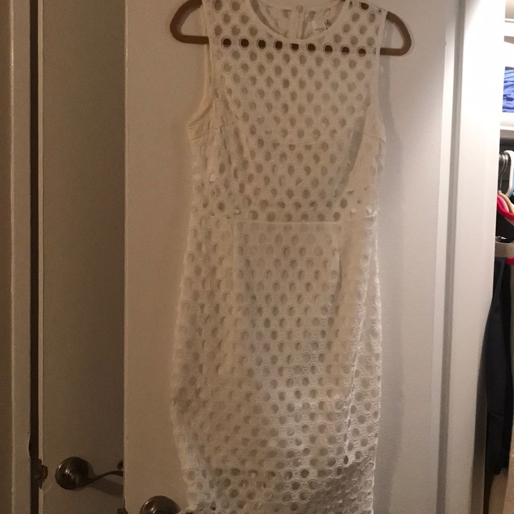 Beautiful white dress - Picture 2 of 3